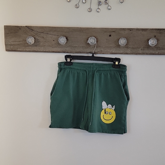 Peanuts Green Smiley Shorts SZ MED - Picture 1 of 5
